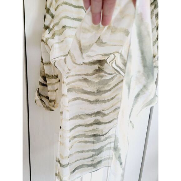 Chico's 2 Sheer Blouse Roll Tab Sleeve Shirt Animal Print Side Angle V-Neck - Picture 8 of 8